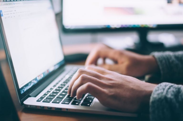 Ensimmäiset kasinoaiheiset tietokonepelit